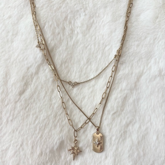 5/$25 🩷 NWT Forever 21 Gold Layered Necklace with Star Pendants - Picture 3 of 4